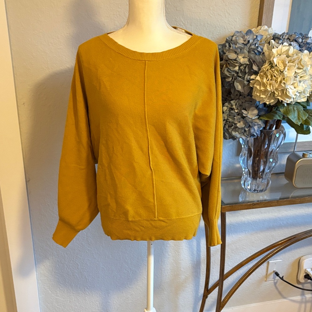 Apricot brand mustard, yellow Raglan sleeve sweater size 10
